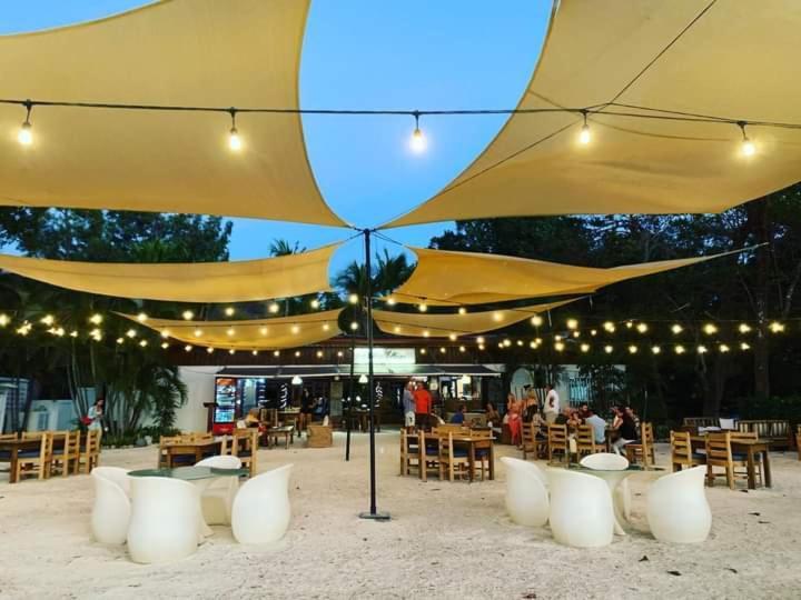 Cafe De Playa Beach Front Hotel Coco Exterior photo